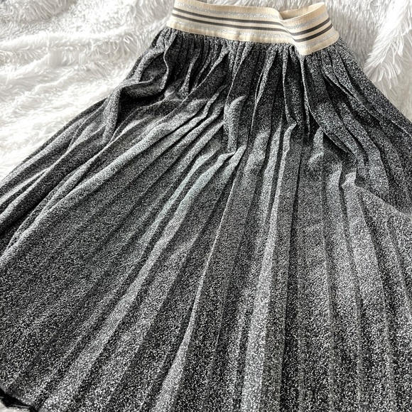Lovely vintage pleated circle skirt with elastic waist. No flaws. - Picture 1 of 6